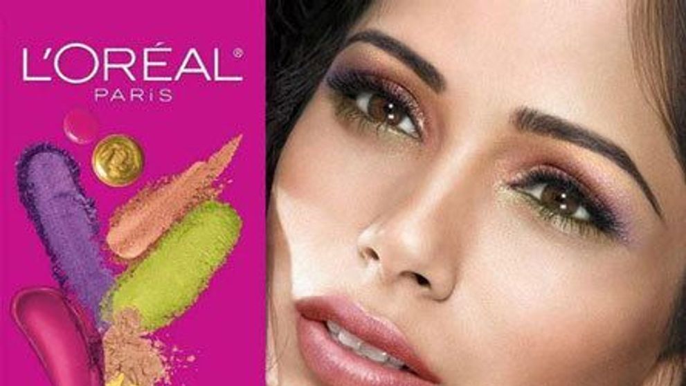 Freida Pinto, albita in Photoshop pentru o reclama la cosmetice?