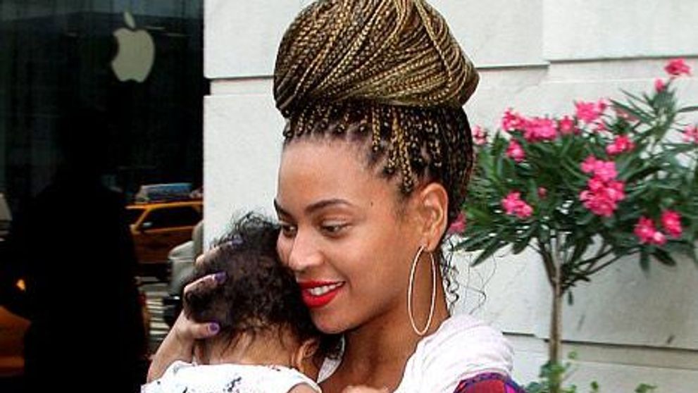 Fetita lui Beyonce seamana din ce in ce mai mult cu Jay-Z: FOTO