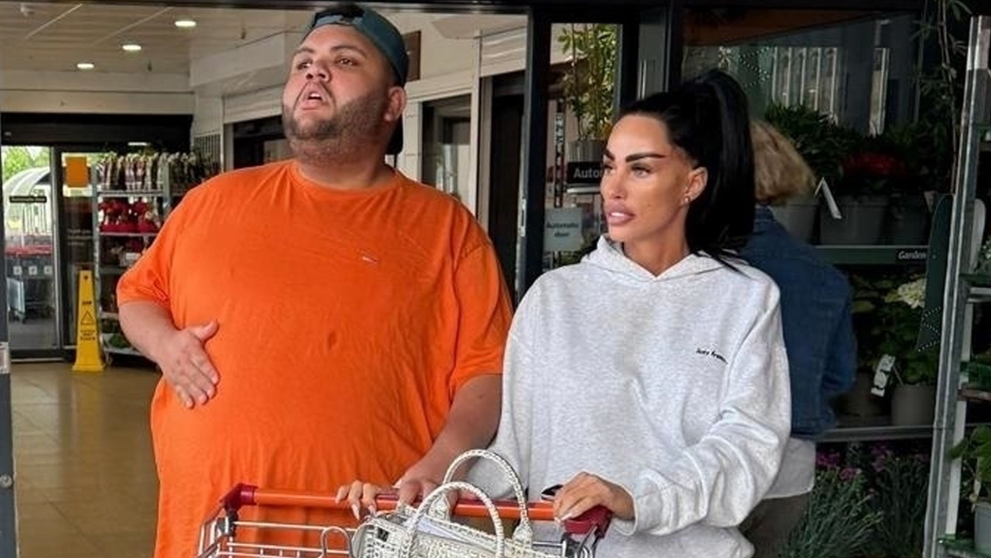 La 23 ani, fiul lui Katie Price are 188 de kilograme. ”Mâncarea o să-l omoare”