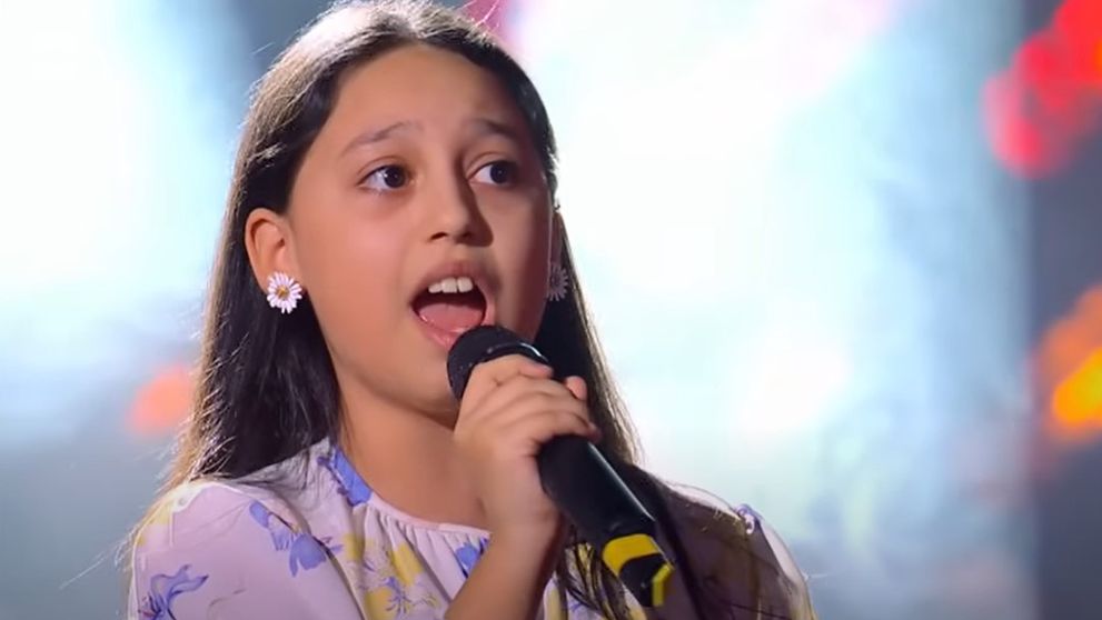 Ea este Valentina, fetiţa de origine română care face furori la The Voice Kids Italia! S-a calificat în marea finală