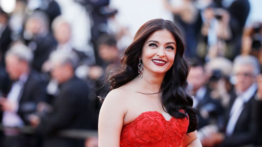 E considerata cea mai frumoasa vedeta, dar putini stiu cum arata sotul ei. Cine e barbatul pe care il iubeste Aishwarya