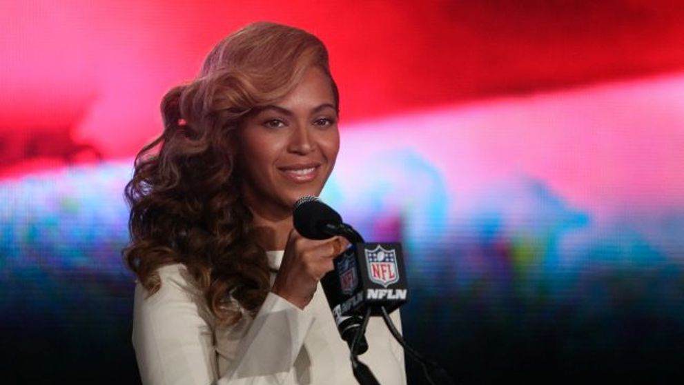 Beyonce a electrizat publicul la Super Bowl 2013. Prestatia de 270.000 de mesaje pe minut, alaturi de membrele Destiny's Child: VIDEO