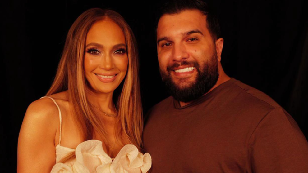 Val de comentarii pe rețelele de socializare după ce Tzancă Uraganu s-a fotografiat cu Jennifer Lopez: „Ce onoare pe ea să aibă poză cu Regele”