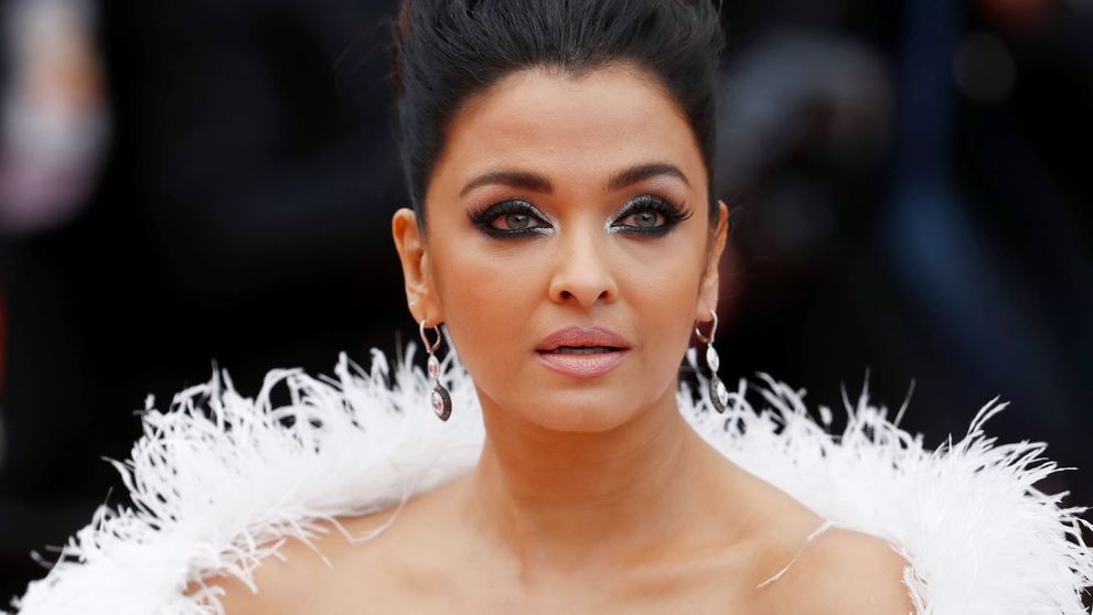 Aishwarya Rai, cea mai extravagantă apariție pe covorul roșu la Cannes