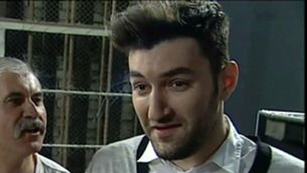Bea sau nu Smiley oua crude de prepelita? Vezi VIDEO