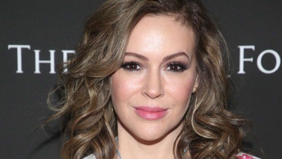 Alyssa Milano a avut Covid-19, deși a testat negativ de trei ori: ”Am crezut că mor”