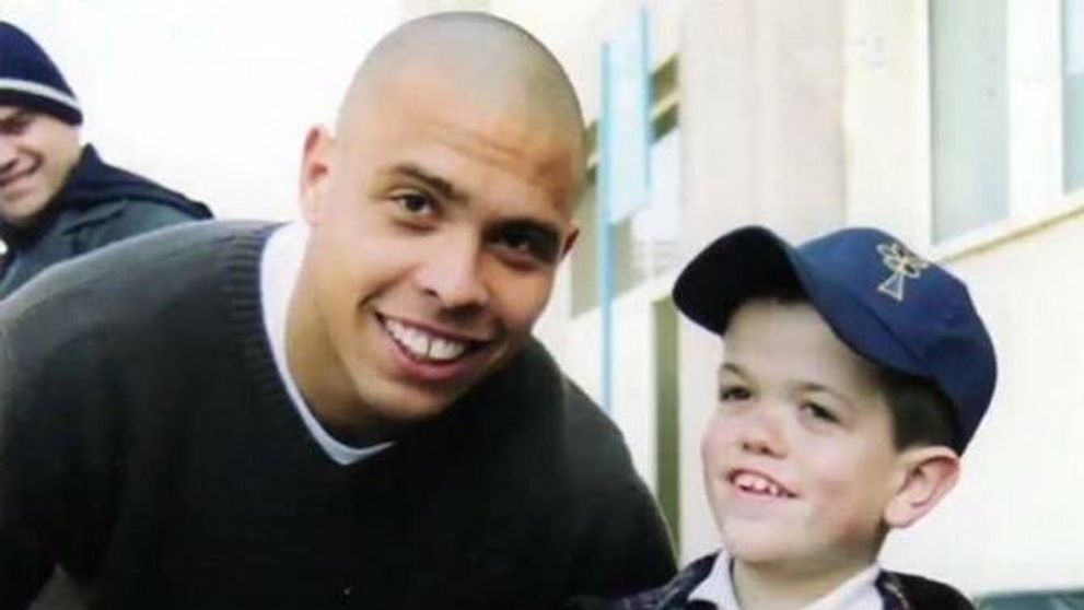 Povestea emotionanta a pustiului cu care Ronaldo si-a facut poza acum 15 ani! Cum a ajuns azi