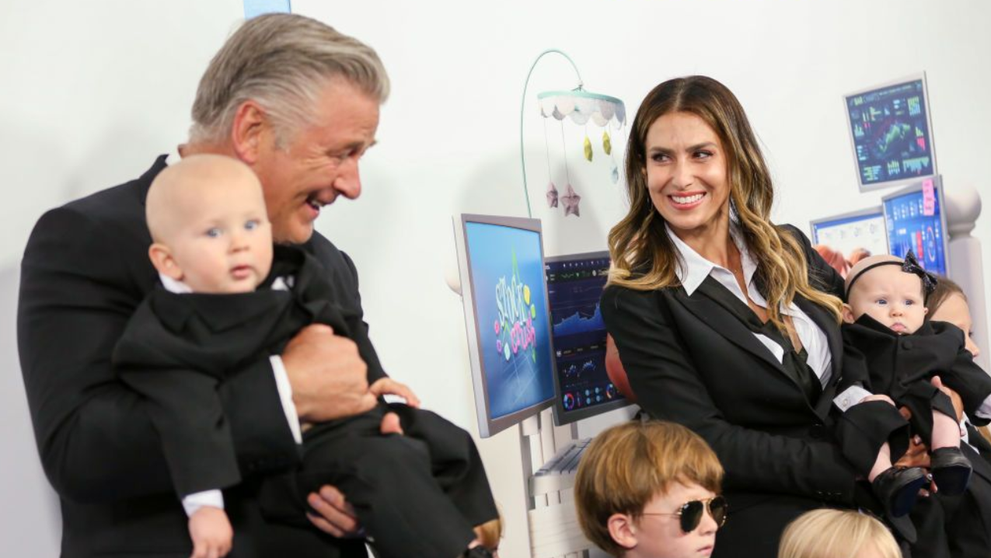 Alec Baldwin le-a spus fanilor de ce continuă să aibă copii. Soția lui e gravidă a șaptea oară