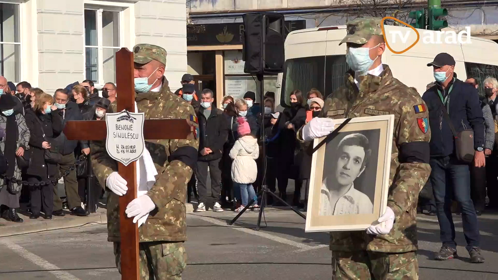 VIDEO Benone Sinulescu, înmormântat cu onoruri militare la Arad