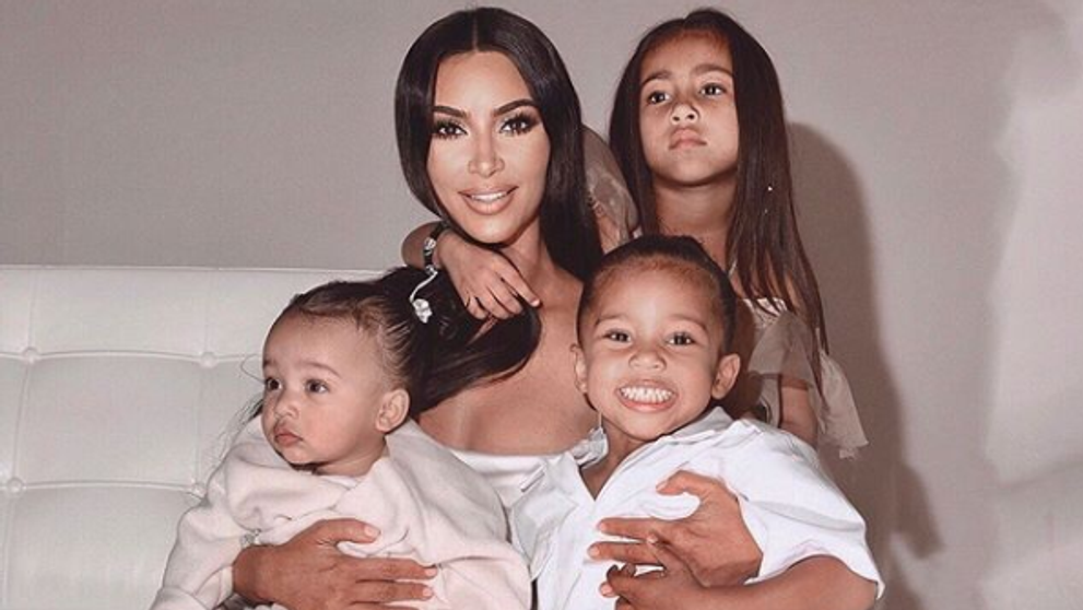 Imaginea cu familia Kardashian-West care a înfuriat mămicile. Ce se întâmplă în poză