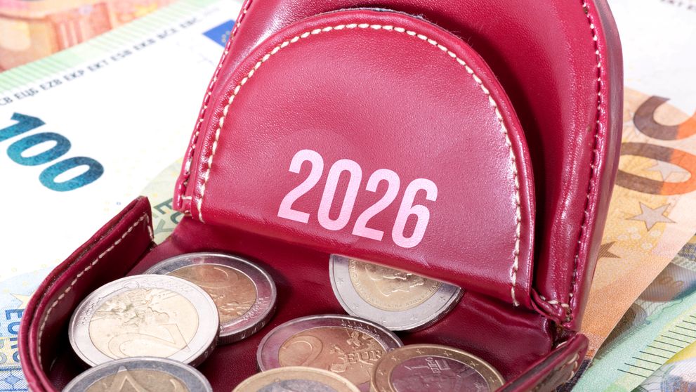 Ce se spune că trebuie să faci cu banii în prima zi din an pentru noroc, belșug și liniște financiară
