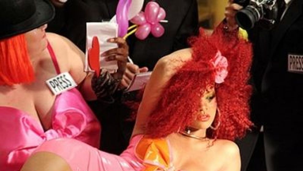 Rihanna recunoaste ca-i place violenta sexuala!