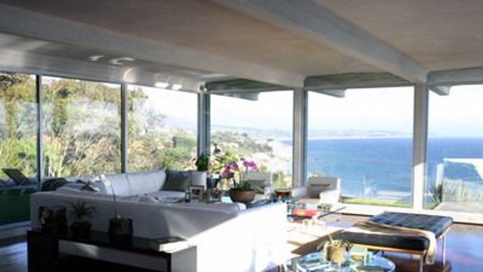Angelina Jolie si Brad Pitt isi vand casa din Malibu! Vezi poze cu SUPER CASA