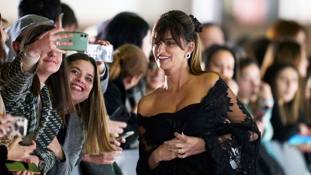 Penelope Cruz, la același eveniment cu sora și fratele ei! Cât de frumoasă este Monica Cruz
