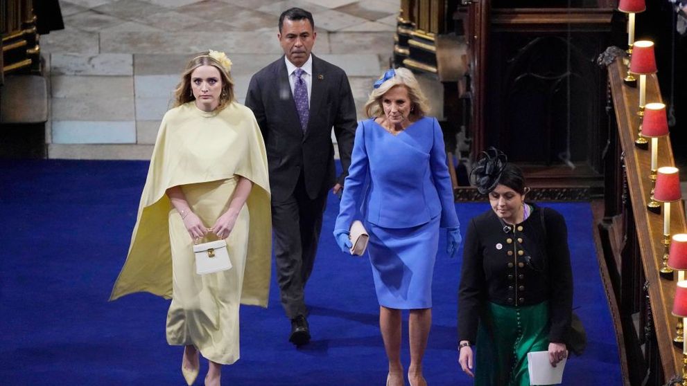 ”N-ar fi putut fi mai evident”. Detaliul frapant din ținuta lui Jill Biden la încoronarea regelui Charles al III-lea