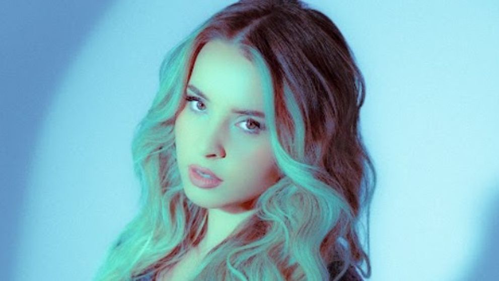 ILINCA lansează „Fetele”, o declarație de iubire și admirație pentru femei: ,,este despre a ne vedea, a ne susține și a ne celebra una pe cealaltă”