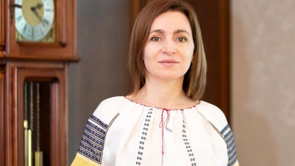 Din ce familie provine Maia Sandu. „Mama vine la Președinție, de două-trei ori pe săptămână, și îmi aduce mâncare, o lasă jos la polițist și se duce acasă”