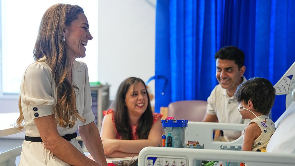 „Ești regina?”. Kate Middleton, surprinsă de întrebarea unui băiețel în timpul vizitei la un spital de copii. Cum a reacționat Prințesa de Wales