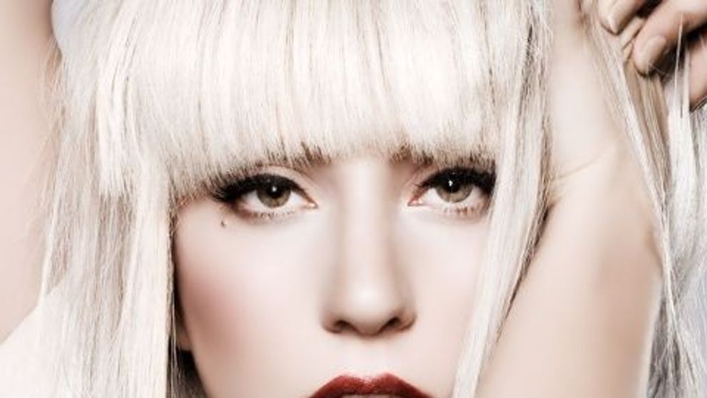 Lady Gaga, in scaunul cu rotile, dupa ce si-a anulat toate concertele din turneul mondial