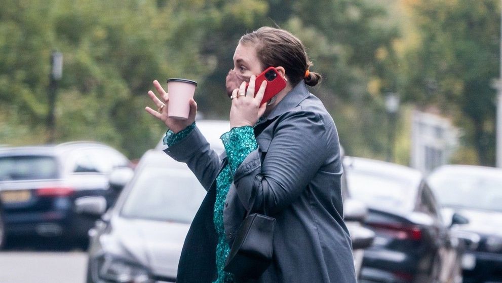 Lena Dunham, în costum de baie într-o vacanță exotică în Caraibe
