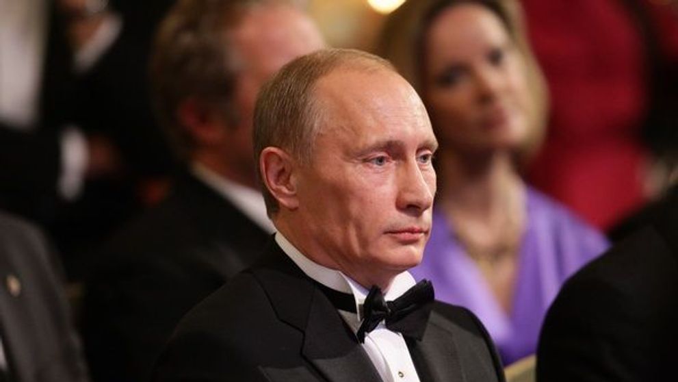 Vladimir Putin si Dmitri Medvedev, eroii unei carti de colorat pentru copii! FOTO