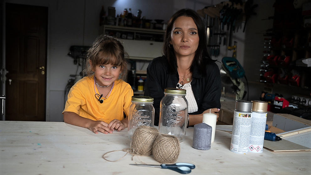 VIDEO Oana Boghiu și fiica ei, Ava, ne învață să facem un obiect decorativ dintr-un borcan
