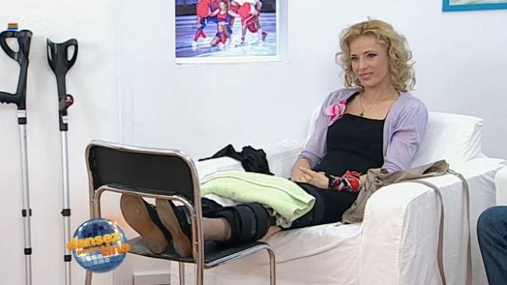 Monica Davidescu s-a accidentat grav la repetitii si paraseste concursul. Cine o inlocuieste la 