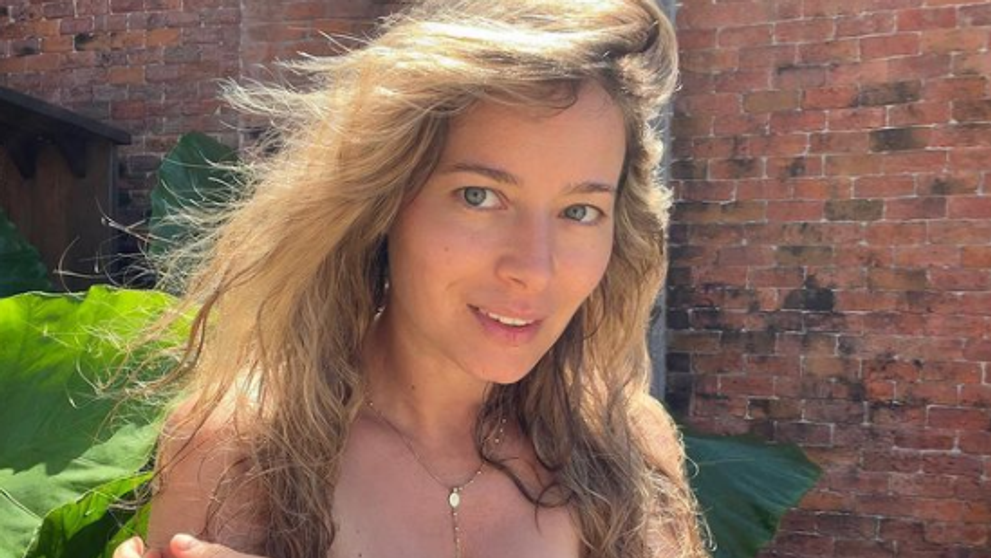 Laura Cosoi și-a etalat burtica de gravidă în costum de baie. Cum arată vedeta însărcinată pentru a treia oară