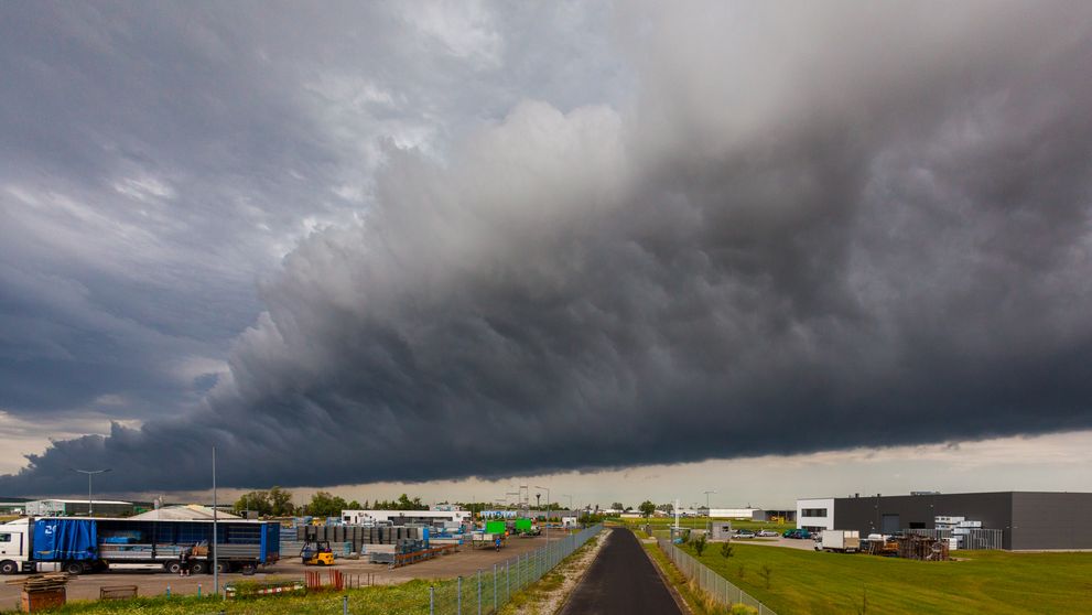 Norul uriaș care a speriat Franța, numit „tsunami pe cer”! Poate ajunge și în România? Meteorologii au dat verdictul