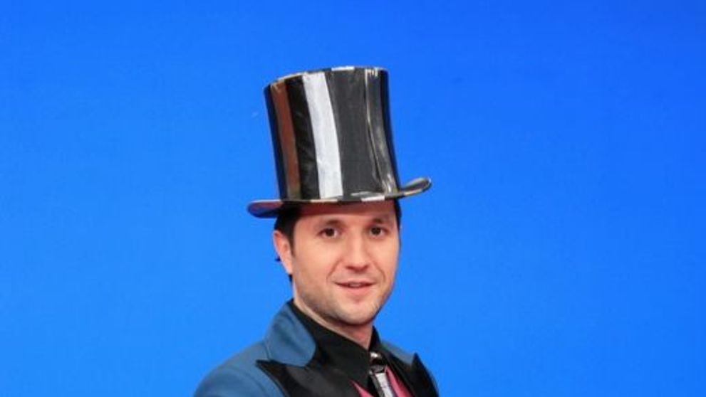 De 1 Decembrie 2009, vedetele ProTv isi dau jos palaria in fata romanilor - FOTO!