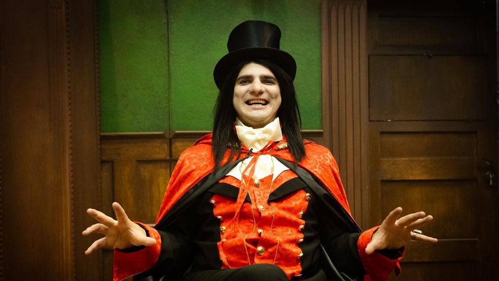 De Halloween, Alex Bogdan este vampirul Eduard și ne invită în 