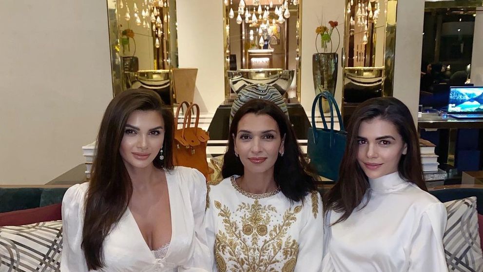 Surorile Gabor, vacanță în Italia. Cum arată Alina, sora mai mare a Monicăi și a Ramonei