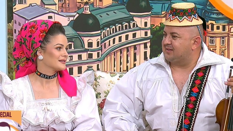Amalia și Vasilică Ceterașu, imagini adorabile alături de cei trei copii ai lor. „I-am lăsat la bunici și o duc pe soția mea la mare”