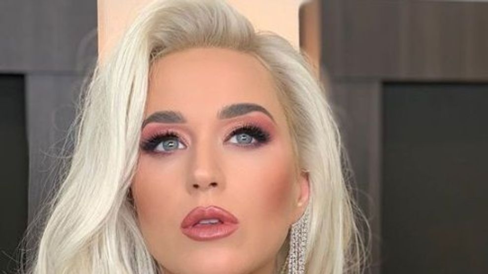 Diferența dintre Instagram și realitate: cum arată Katy Perry în costum de baie, fară Photoshop