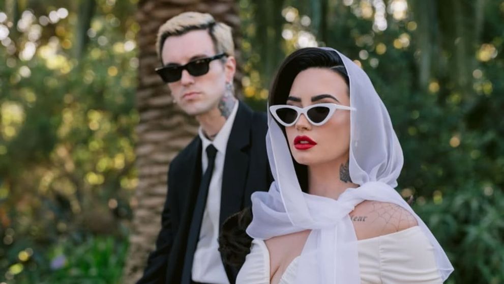 Demi Lovato, o mireasă fermecătoare. Cântăreața s-a căsătorit cu partenerul său Jordan “Jutes” Lutes, într-o spectaculoasă rochie Vivienne Westwood