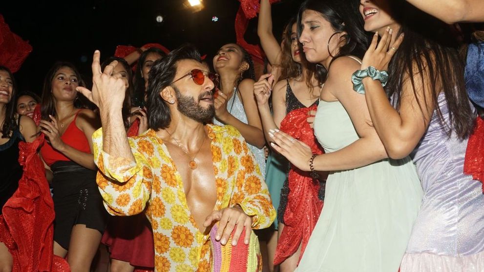 Actorul indian Ranveer Singh, batjocorit în mediul online după ce a pozat nud