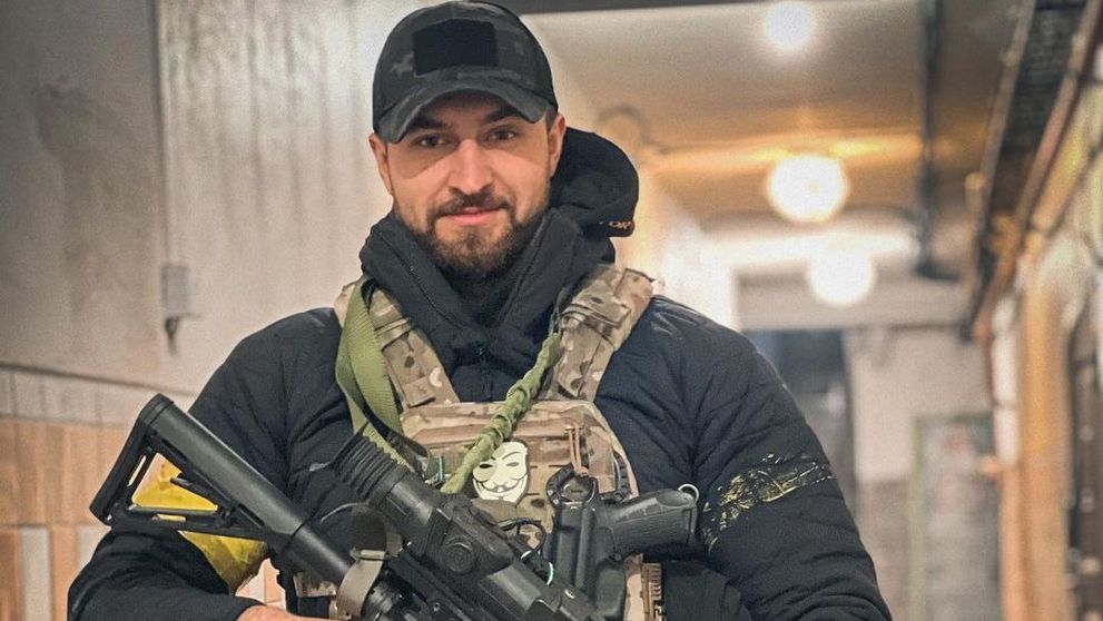 El este considerat cel mai sexy soldat al armatei ucrainene. Este un pachet de mușchi și vedetă pe TikTok