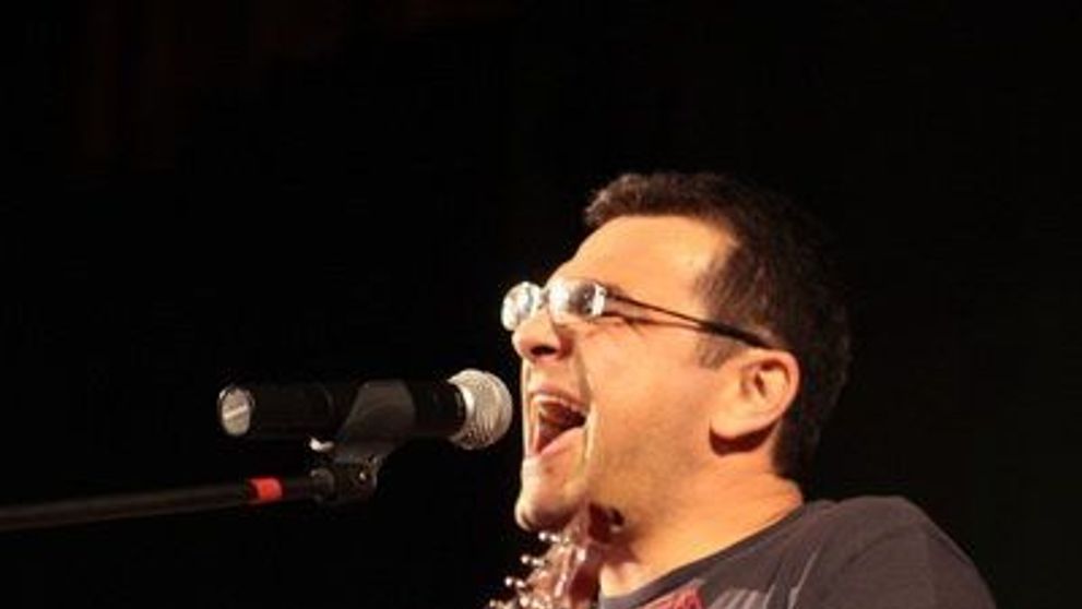 Mihai Margineanu lansează albumul „Fum de tavernă” în cadrul unui concert la Sala Palatului