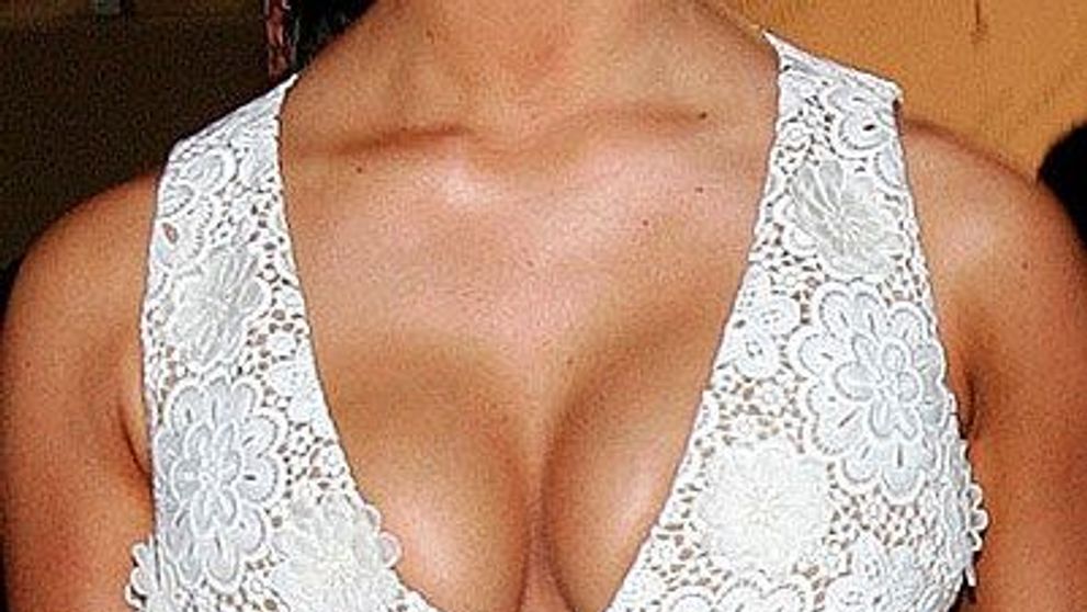 Ghiceste ai cui sunt sanii senzuali din imagine! UPDATE! Raspunsul corect: Jessica Simpson