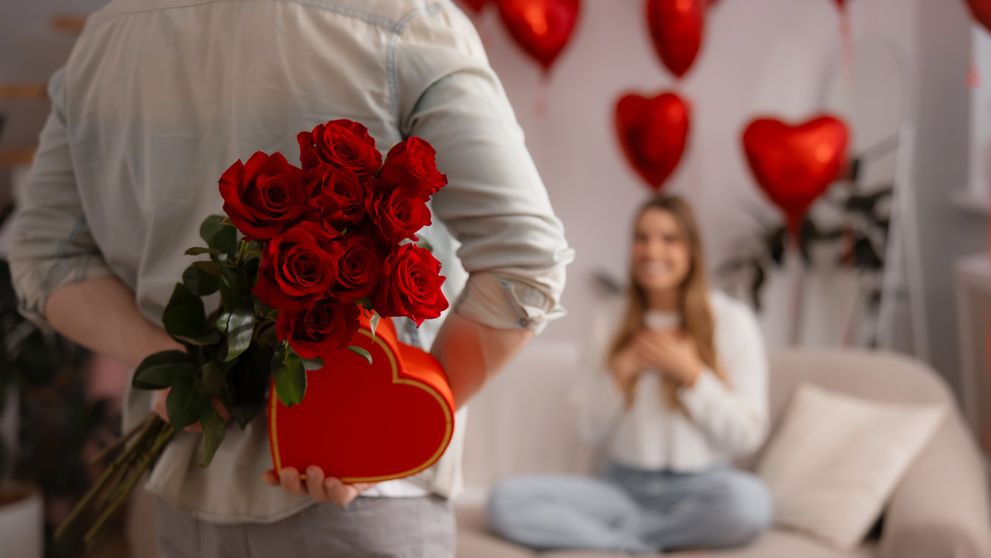 Idei de cadouri pentru Valentine’s Day 2026 cu bani puțini. Cum îți poți surprinde iubita pe 14 februarie