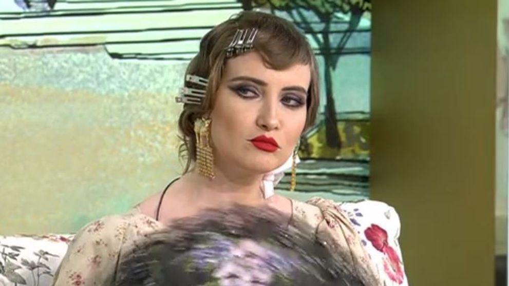 VIDEO Cocoșul Iuliei Albu și-a luxat piciorul. Imagini inedite chiar din platoul La Măruță