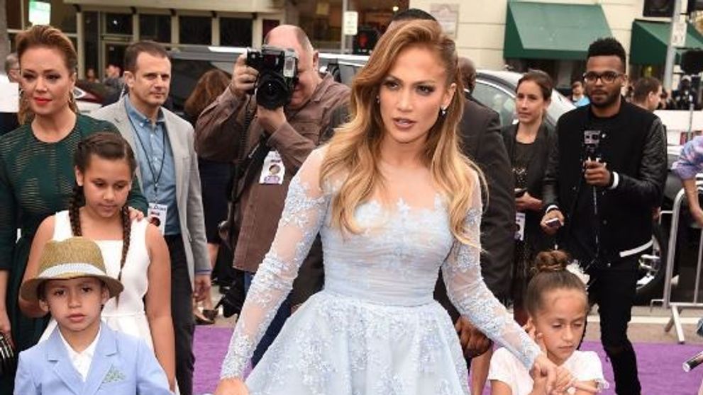 Ii calca pe urme celebrei sale mame. Emme se transforma intr-o adevarata domnisoara. Cum arata fiica lui Jennifer Lopez