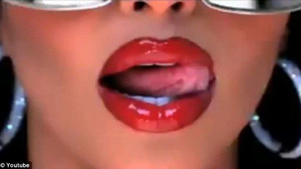 Videoclipul sexy tinut ascuns de Kim Kardashian a aparut pe net! VIDEO