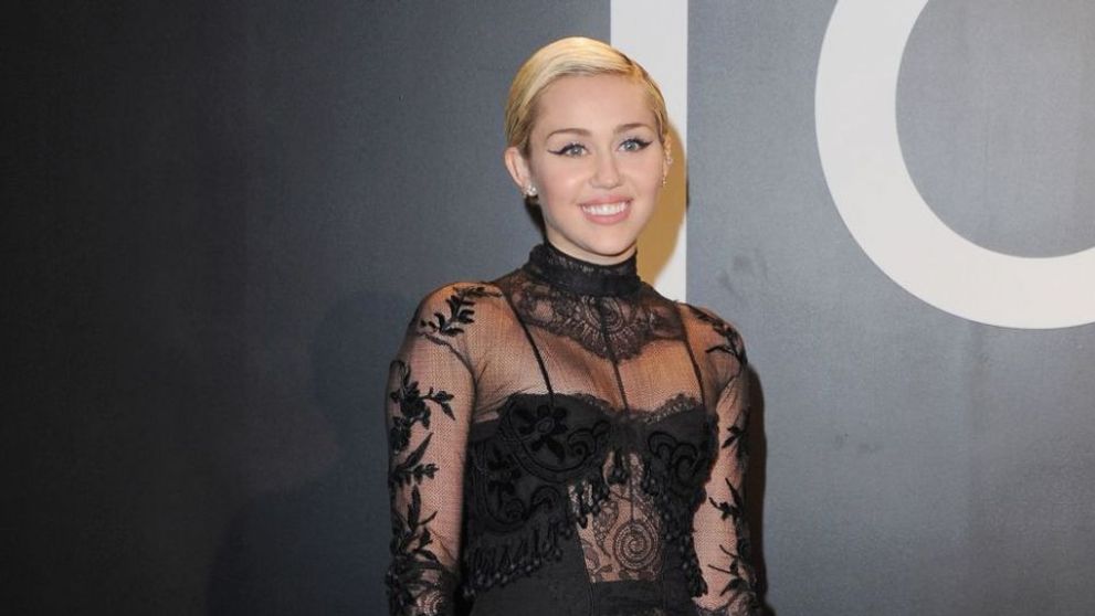 Cand se credea ca Miley Cyrus nu mai poate surprinde, vedeta a uimit din nou. Gestul controversat care i-a uimit pe toti