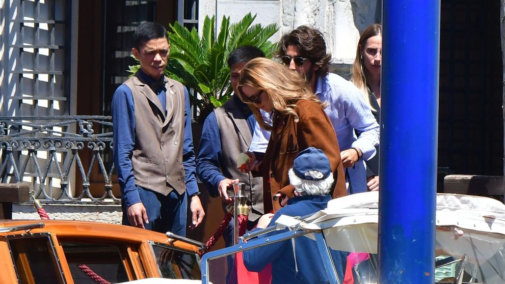 Fata cuminte de la Hollywood, de nerecunoscut! Emma Watson, escapadă romantică la Veneția cu iubitul miliardar