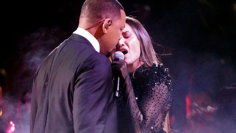 După palma de la Oscar 2022, Will Smith șochează din nou! Gestul inadecvat făcut de actor pe scenă alături de o celebră cântăreață: „Așteptam ca Jada să apară dintr-o clipă în alta și să o lovească pe fata asta”