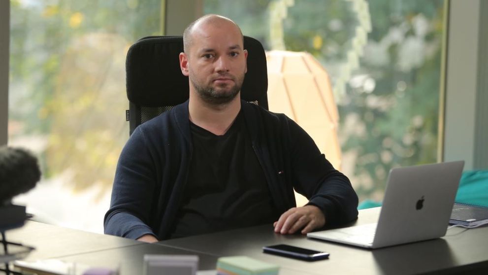 Reacția neașteptată pe care a avut-o iubita lui Victor Răcariu când l-a văzut deghizat