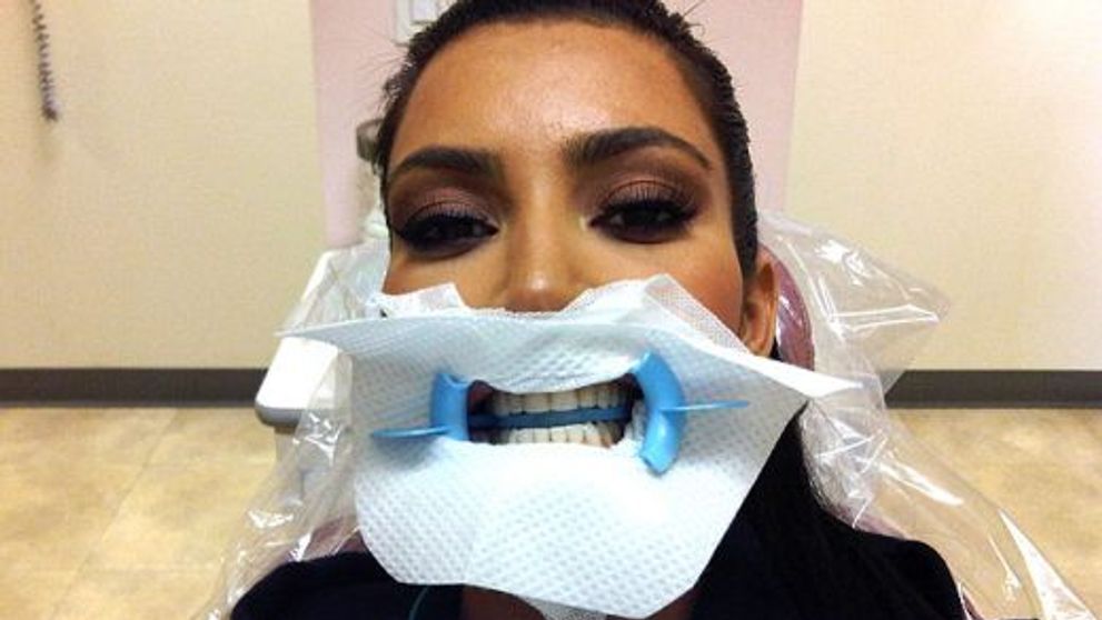 Vedete pe scaunul dentistului! FOTO