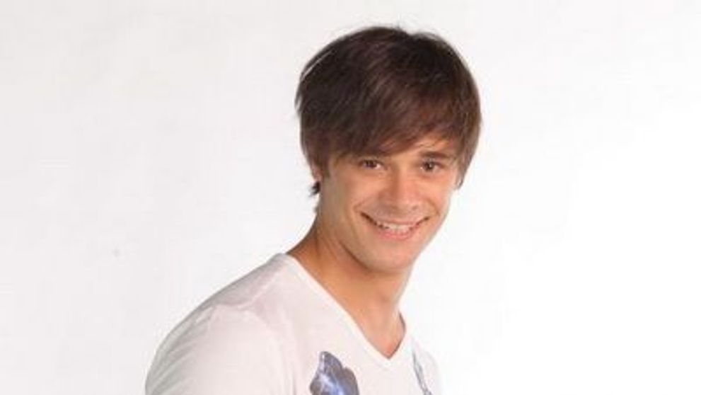 Dima a lansat single-ul “Angel”. Asculta noul hit si vezi ce fel de fete ii plac artistului din LaLa Band – VIDEO