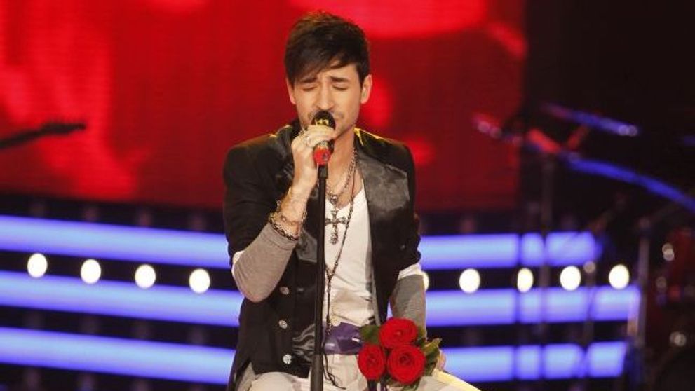 Concurentii din echipele Smiley si Marius Moga canta propriile hit-uri in marea finala de la<span style=